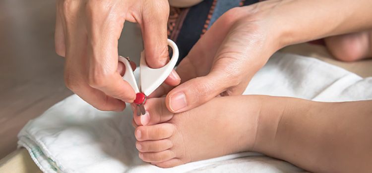 How to clean baby nails