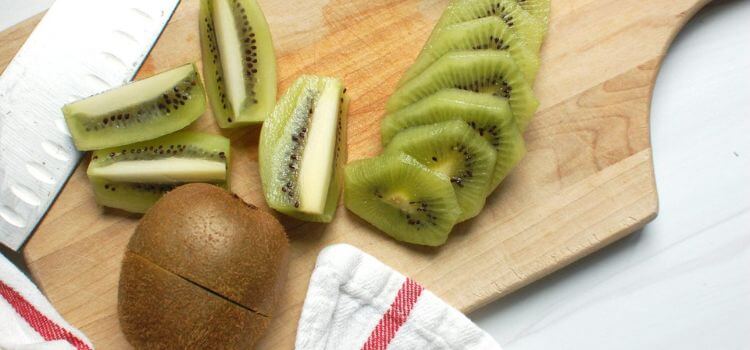 How to cut kiwi for baby